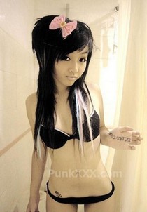 Female exhibitionists and